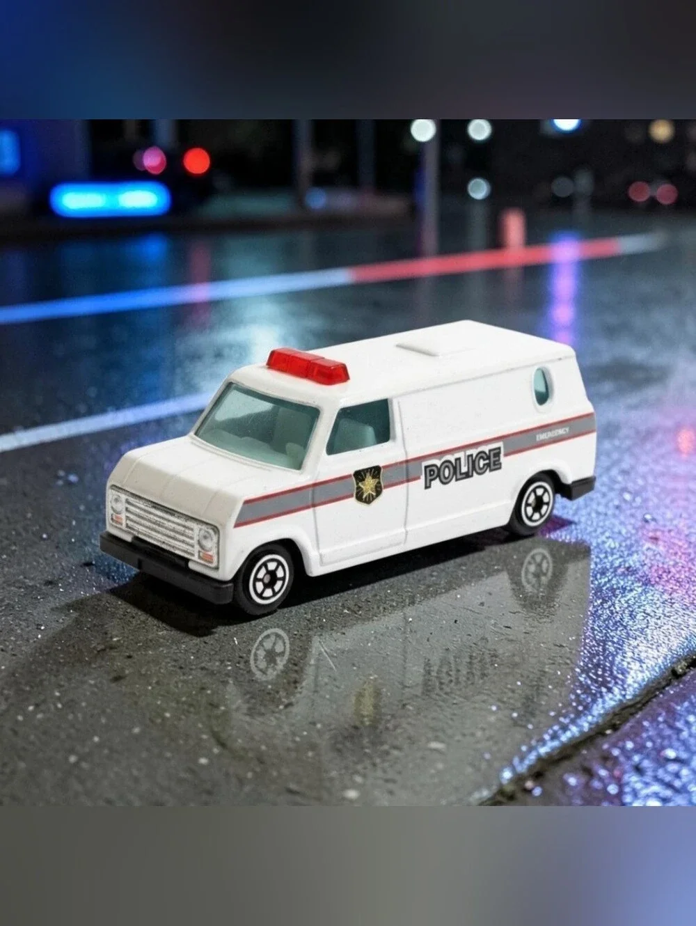1981 Yatming #1501 White Ford Econoline Police Transport Van Wagon Die-Cast 1:64